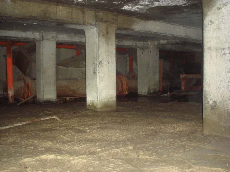 The pillared vaults of Unterland-- a space about 5 feet high.